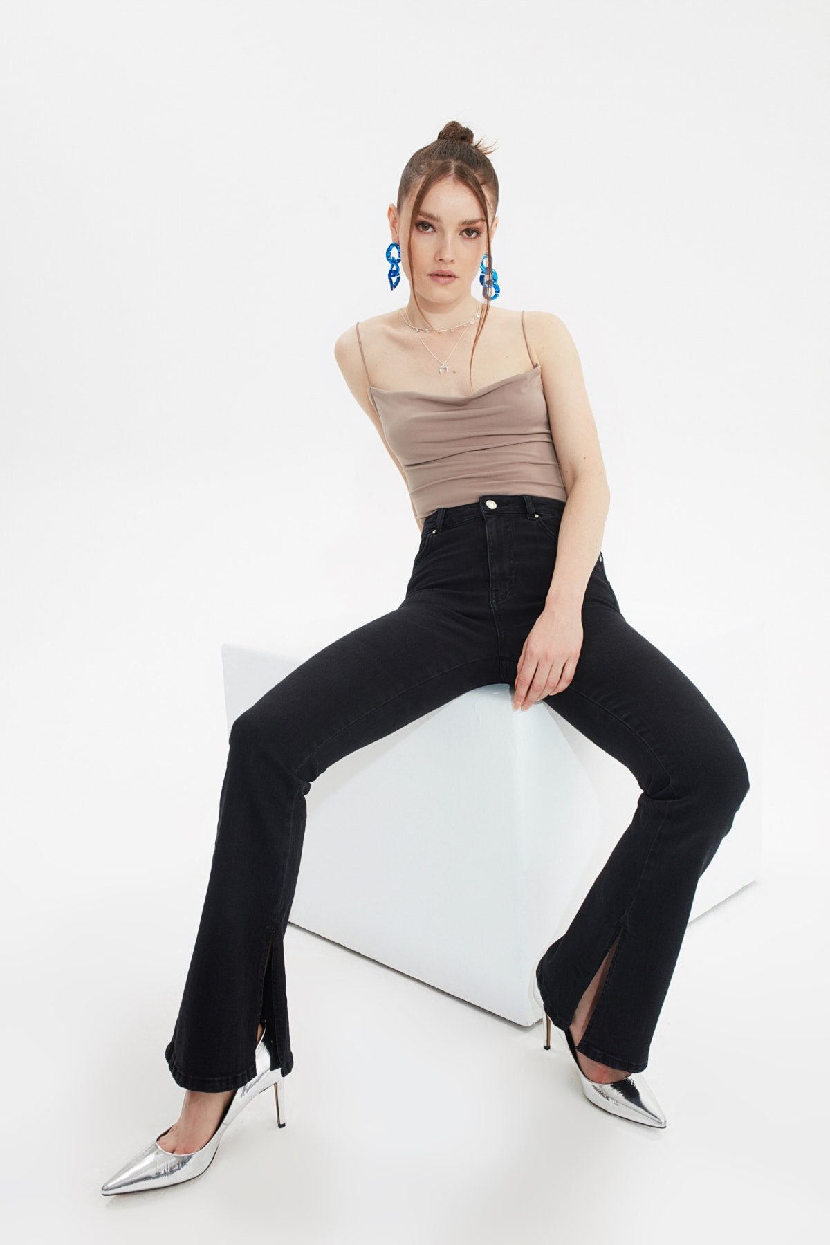 Trendyol Slit High Waist Flare Jeans TWOAW21JE0025